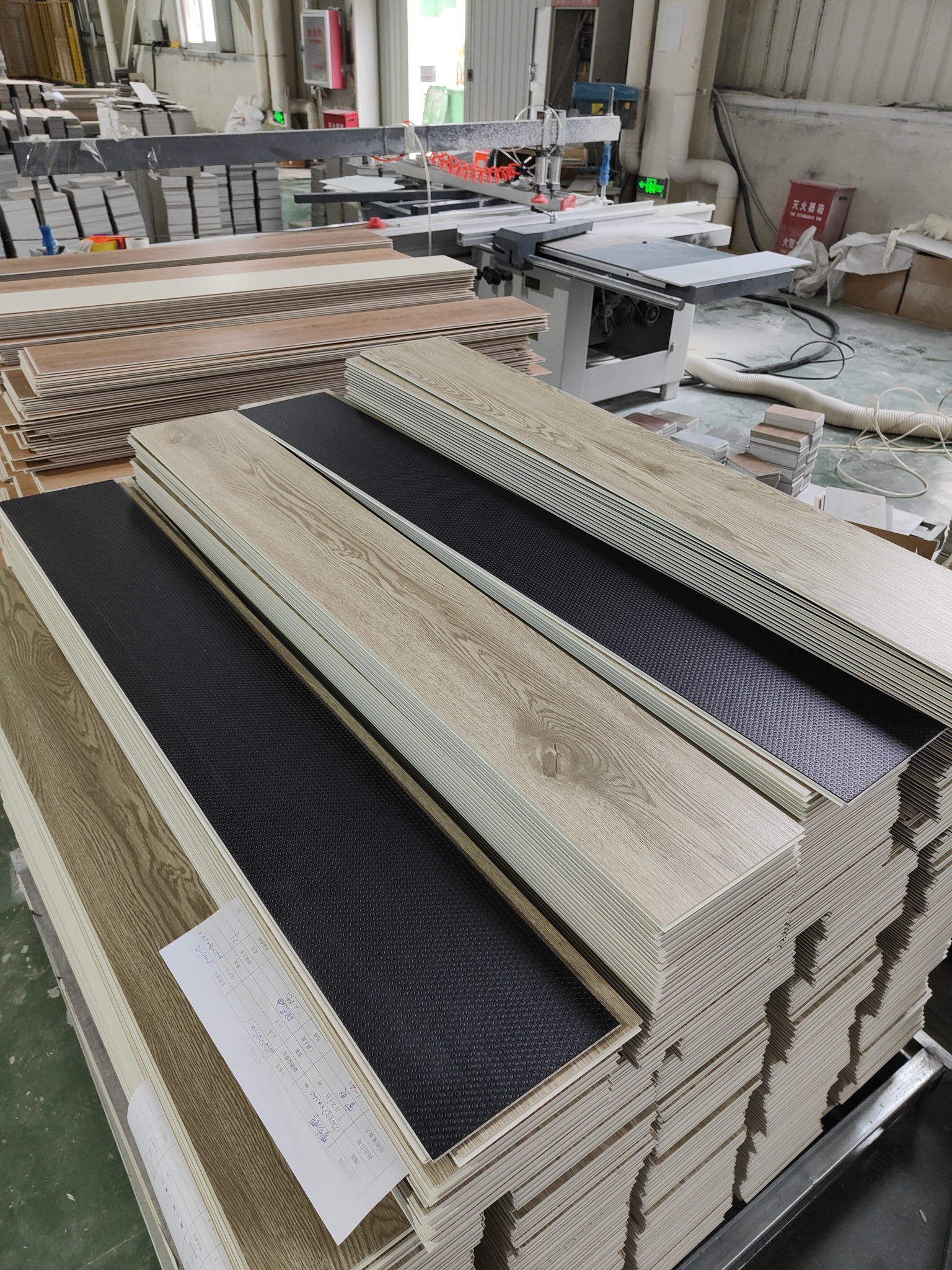 Wholesale Vinyl Click Lock Flooring Tile Plank Rigid Core Interlock SPC ...